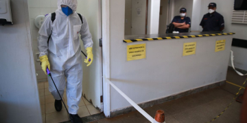 Forças Armadas promovem ação de desinfecção no Hospital Regional da Asa Norte (HRAN), uma das medidas adotadas para prevenir a contaminação pelo novo coronavírus