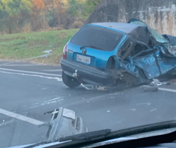 Em Piracicaba, condutor perde controle de carro, cai de viaduto e colide com outro veículo