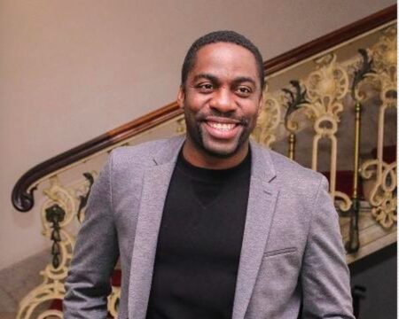 Lázaro Ramos conta que ficou preso pra fora de casa pelado