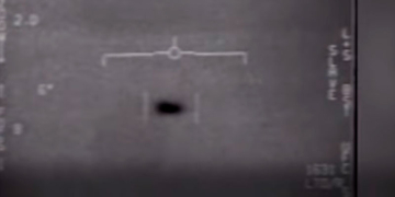 Pentágono tira sigilo de vídeos de pilotos avistando objetos voadores não identificados