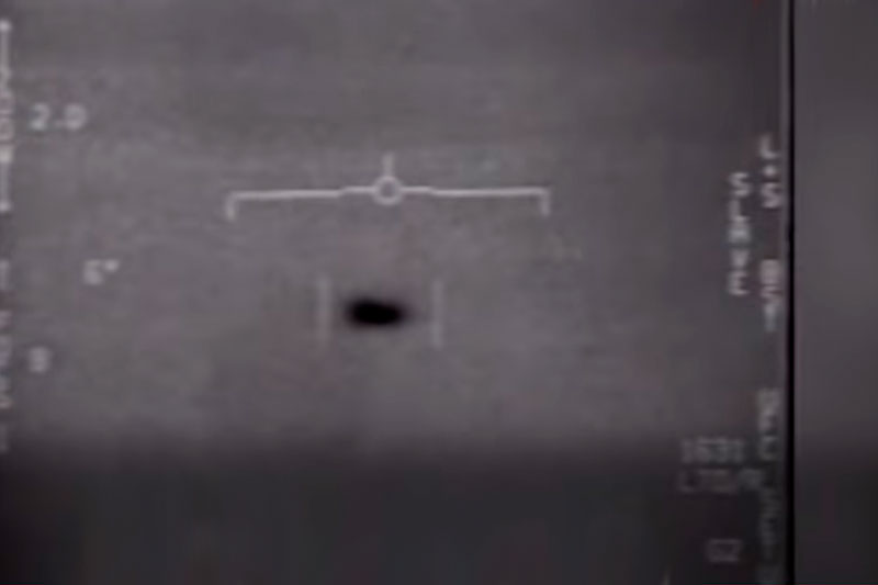 Pentágono tira sigilo de vídeos de pilotos avistando objetos voadores não identificados