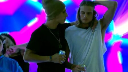 Após errar buraco de Marcela, Daniel quer conversar com Prior sobre ‘investidas’ no BBB20 Prior e Daniel no BBB 20