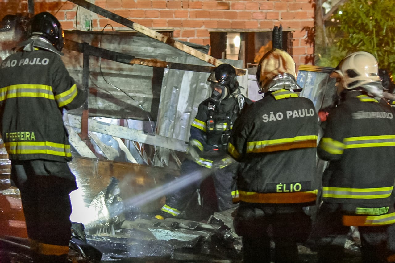 Barracos na comunidade Portelinha em Piracicaba pegam fogo e ficam destruídos