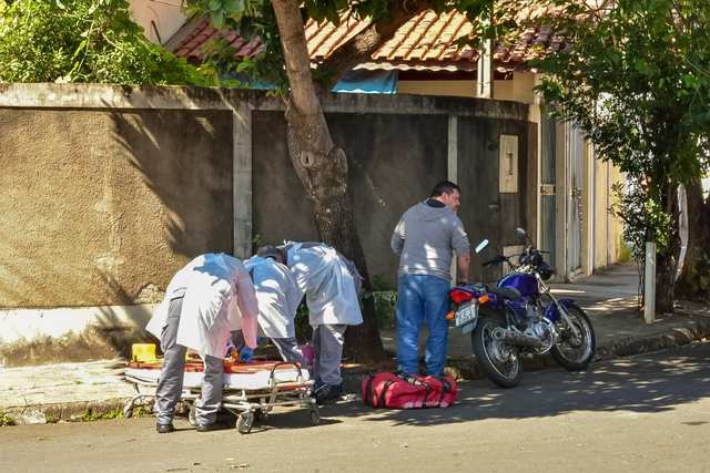 Em Piracicaba, carro passa placa "Pare" e deixa uma vítima em colisão com moto