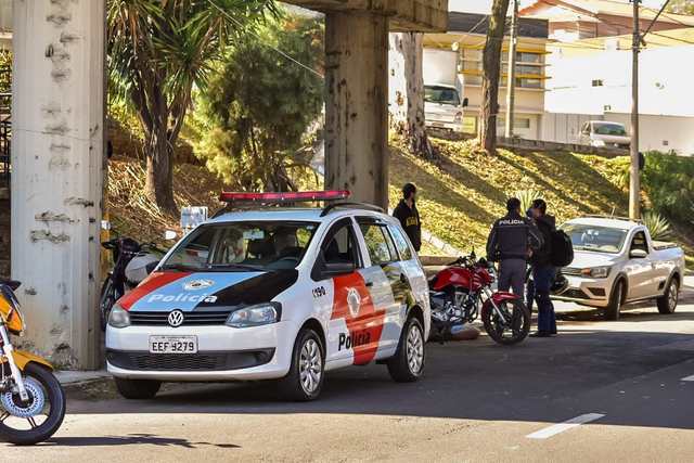 Motoqueiro perde controle e sofre grave acidente próximo à Curva do S, em Piracicaba Motoqueiro perde controle e sofre grave acidente próximo à Curva do S, em Piracicaba