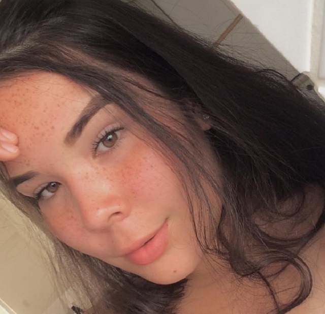 Adolescente de 17 anos que estava internada na UTI morre com coronavírus Adolescente de 17 anos que estava internada na UTI morre com coronavírus