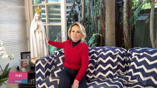 Ana Maria mostra Nossa Senhora gigante que tem em casa e agradece por cura do câncer