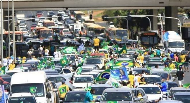 Ato pró-Bolsonaro em Brasília tem carreata e xingamentos a Moro, STF e Congresso
