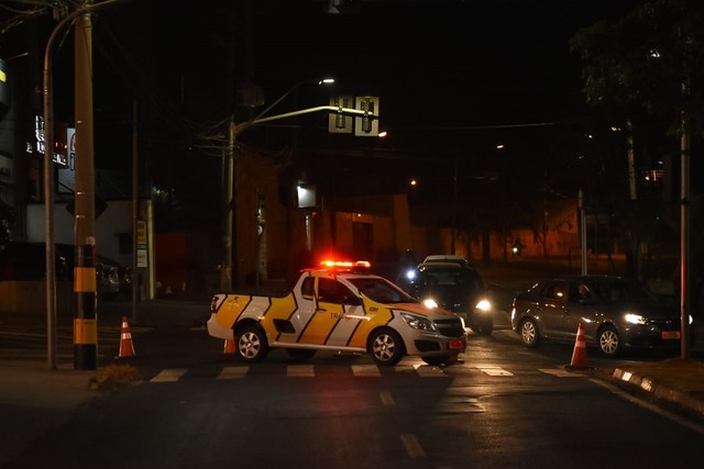 Acidente deixa parte de avenida sem luz, em Piracicaba