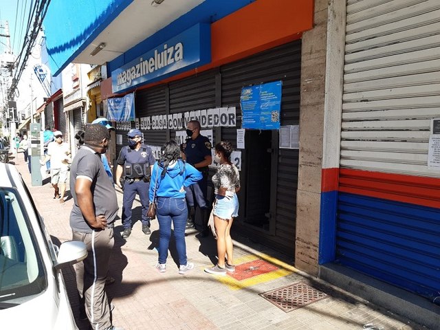 Em Piracicaba, Guarda Civil cumpre decreto e fecha comércios não-essenciais