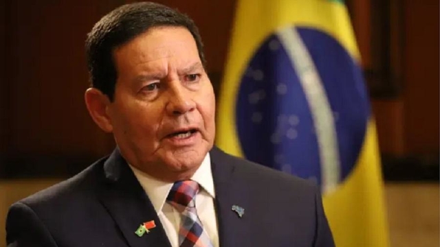 Novo exame de Mourão dá negativo para coronavírus, e vice deixará isolamento