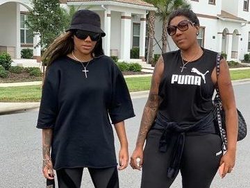 Após ser internada às pressas, mãe de Ludmilla detalha estado da cantora: “Muita dor”