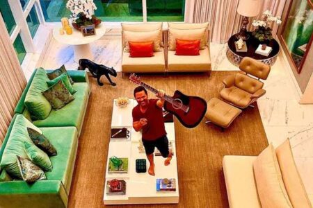 Eduardo Costa coloca mansão à venda