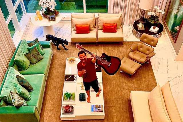 Eduardo Costa coloca mansão à venda por mais de R$ 11 milhões; veja fotos