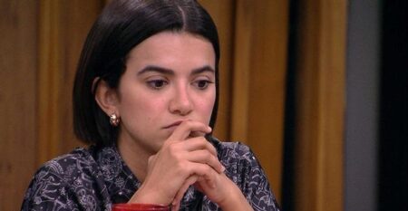 Manu Gavassi fala sobre fama de rica e esclarece preço de sandália