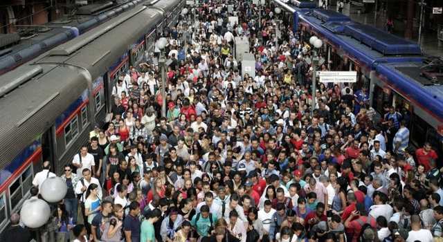 Número de passageiros no transporte público aumenta com megarrodízio em SP