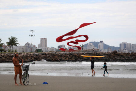 Prefeitos no litoral de SP pedem revisão a Doria para quarentena mais branda praia