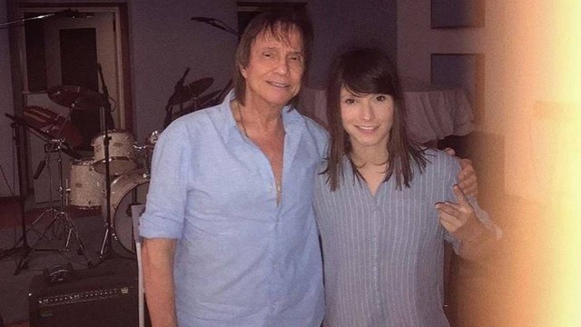 Aos 79 anos, Roberto Carlos estaria namorando cantora 52 anos mais nova