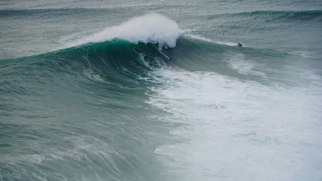 Cinco surfistas morrem na Holanda após ressaca e excesso de espuma marinha