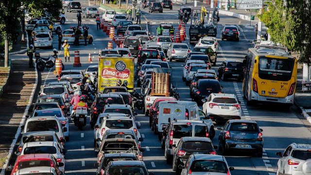 Bloqueios no trânsito de SP provocam reclamações até de profissionais de saúde