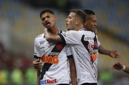 Vasco anuncia que 16 jogadores testaram positivo para Covid-19