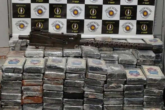 PM apreende cerca de R$ 6 milhões em cocaína dentro de oficina mecânica no Guarujá