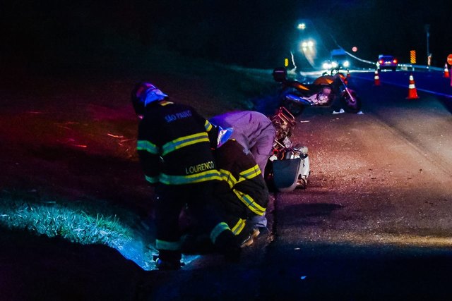 Grave acidente entre carro e moto deixa duas vítimas na Piracicaba - Saltinho