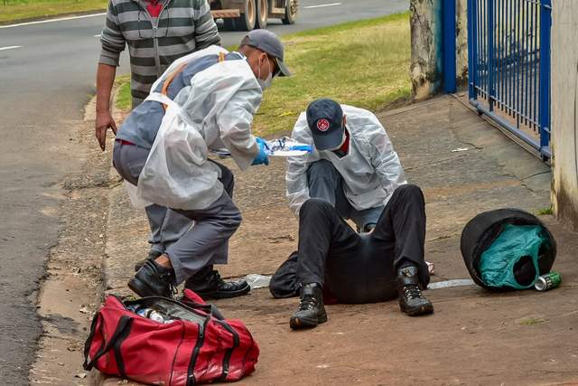 Em Piracicaba, homem passa mal, desmaia na rua e Resgate é acionado para socorro Em Piracicaba, homem passa mal, desmaia na rua e Resgate é acionado para socorro