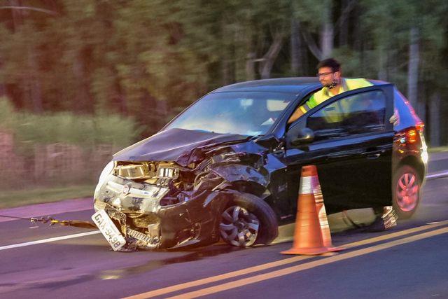 Grave acidente entre carro e moto deixa duas vítimas na Piracicaba - Saltinho