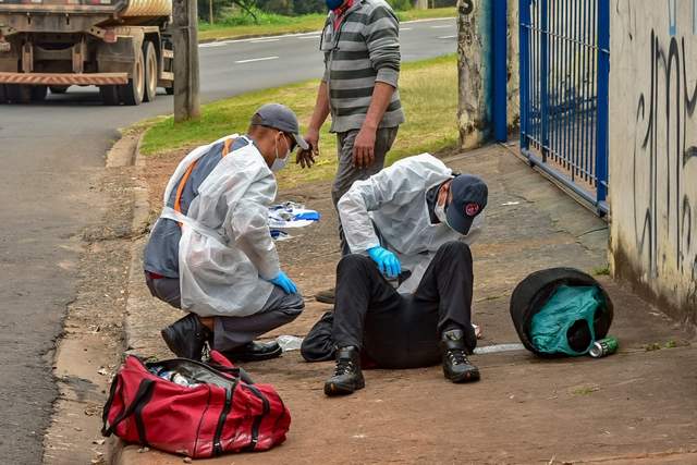 Em Piracicaba, homem passa mal, desmaia na rua e Resgate é acionado para socorro Em Piracicaba, homem passa mal, desmaia na rua e Resgate é acionado para socorro