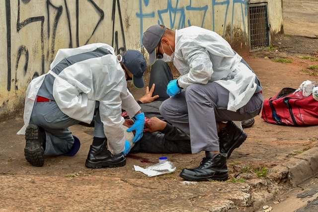 Em Piracicaba, homem passa mal, desmaia na rua e Resgate é acionado para socorro Em Piracicaba, homem passa mal, desmaia na rua e Resgate é acionado para socorro