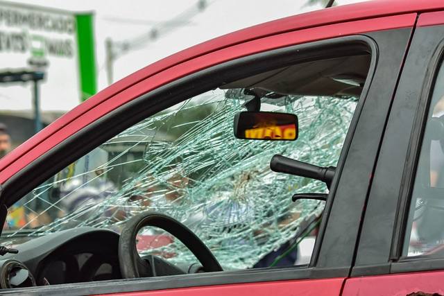 Em Piracicaba, grave acidente entre carro e caminhão de lixo deixa duas vítimas Em Piracicaba, grave acidente entre carro e caminhão de lixo deixa duas vítimas