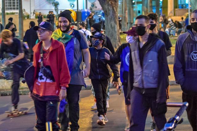 Jovens protestam contra governo em Piracicaba