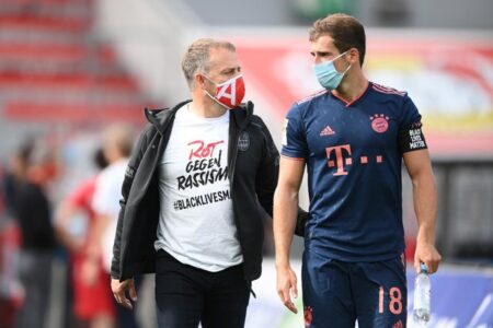 Jogadores do Bayern de Munique protestam contra o racismo em jogo