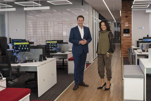 Carolina Ferraz grava primeira chamada na Record