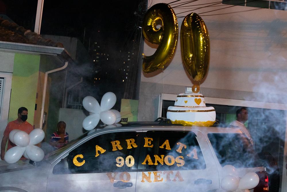 Em Piracicaba, idosa ganha carreata da família em comemoração aos 90 anos