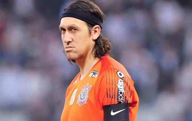 Cássio diz pensar em se aposentar no Corinthians e quer superar Ronaldo