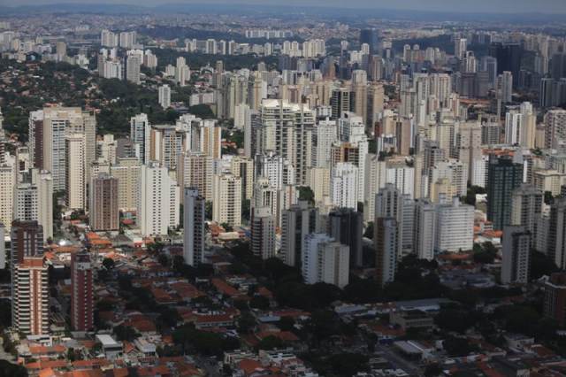 Quase 600 mil pessoas ainda pagam mais de 10% ao ano em financiamento imobiliário