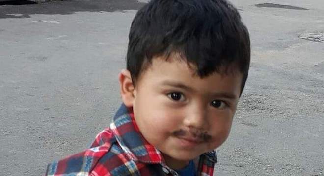 Criança de quatro anos morre após ser atingida por linha de pipa com cerol