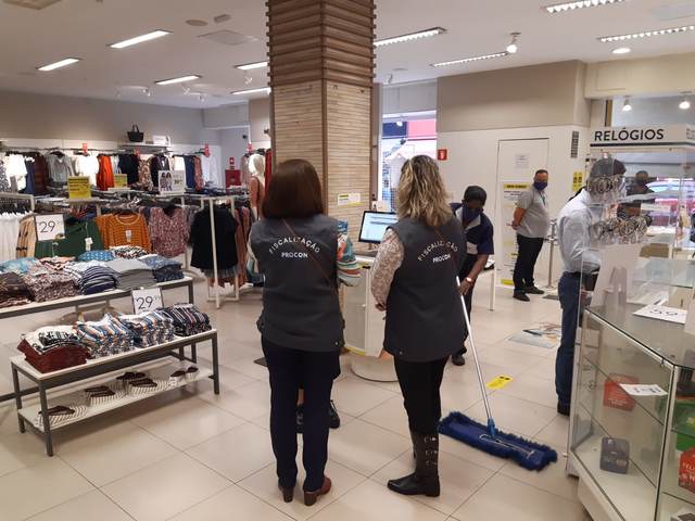 Em Piracicaba, Procon e Guarda Civil fiscalizam lojas que retomaram atividades