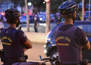 Jovens protestam contra governo em Piracicaba