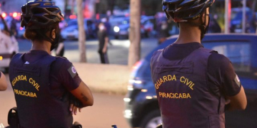 Jovens protestam contra governo em Piracicaba
