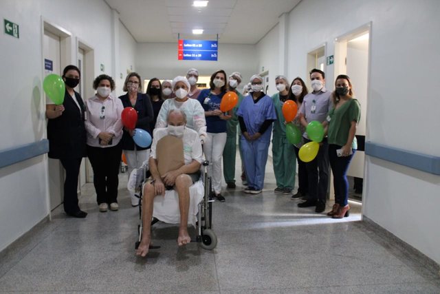 Em Piracicaba, idoso do Lar Betel se cura do coronavírus e deixa o Hospital Regional