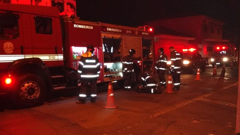 Mulher morre durante incêndio dentro de casa na noite desta segunda (29)