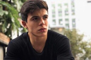 Cotado para o reality A Fazenda 12, Thomaz Costa assina com gravadora KondZilla