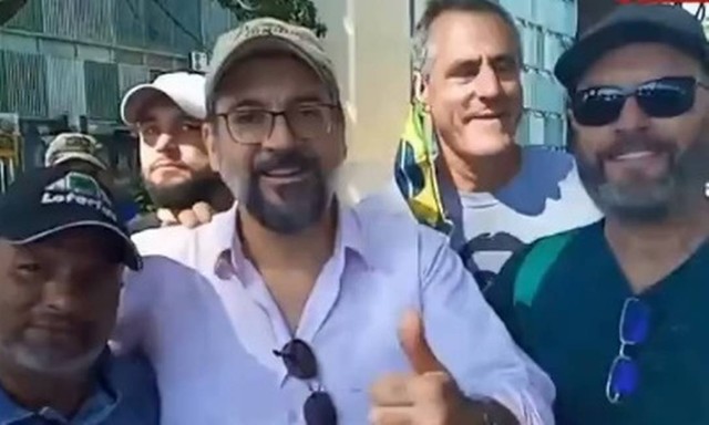 Weintraub é multado em R$ 2 mil por não usar máscara em Brasília