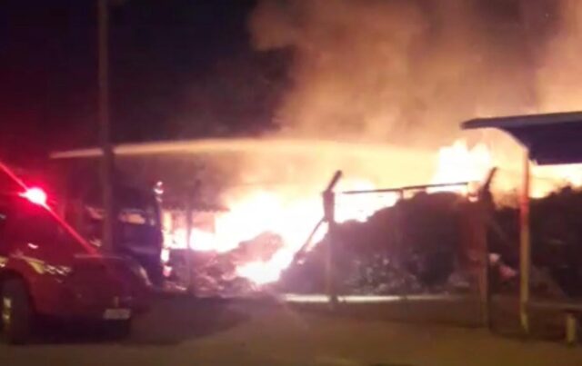 Fogo na zona norte mobiliza bombeiros de Piracicaba nesta noite