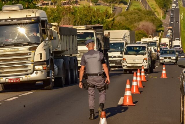 Uma foto do acidente na rodovia Luiz de Queiroz, em Piracicaba