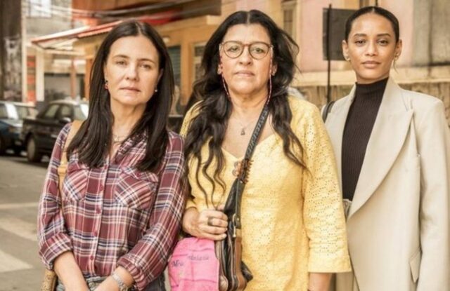 uma foto do elenco de amor de mãe globo