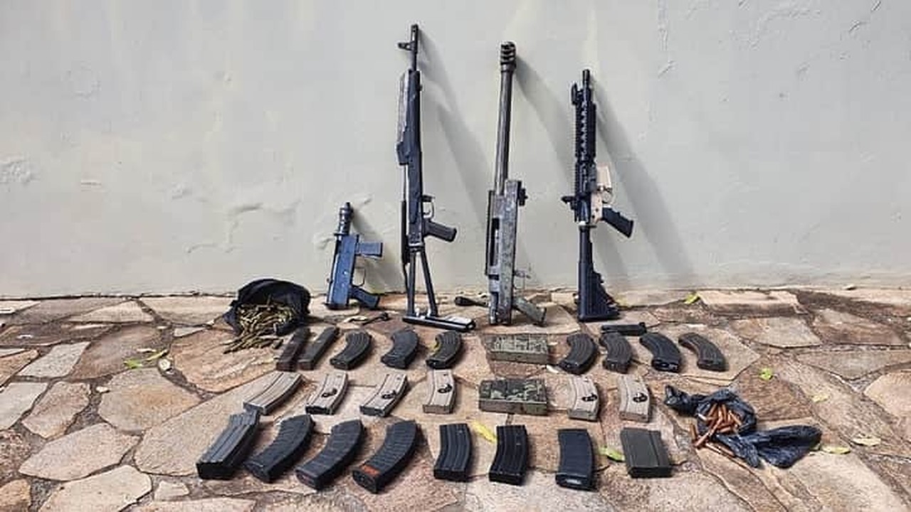 Após ataque a agência bancária de Botucatu, PM apreende fuzis e metralhadoras